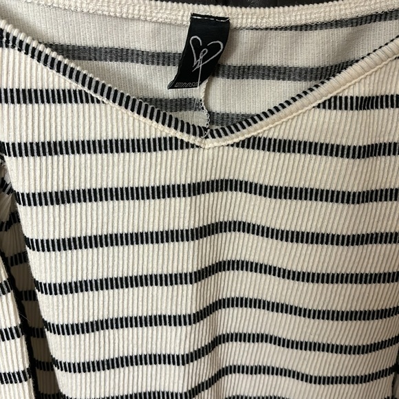 Windsor off the shoulder long sleeve tunic size small white and black - Picture 6 of 6